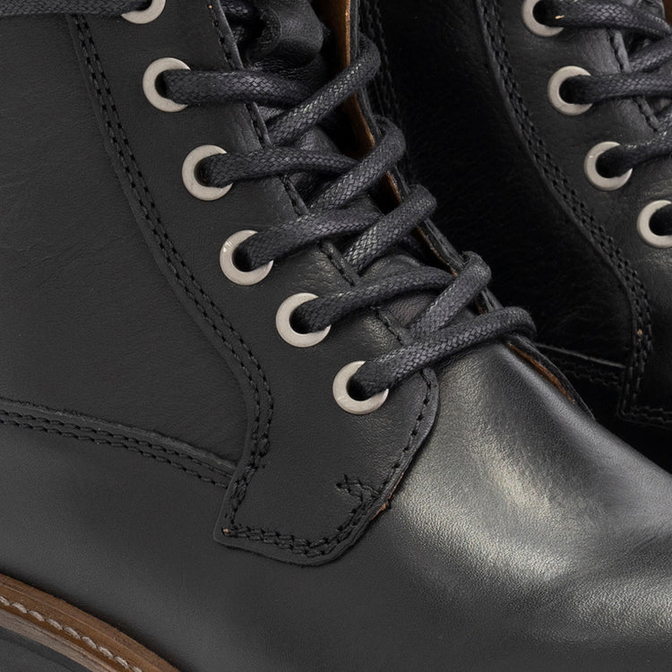Kvosted Black DFW